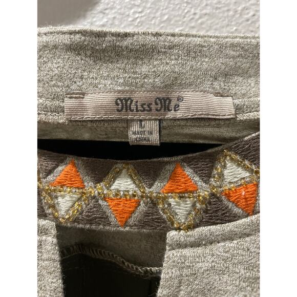 MISS ME Tan and Green Keyhole Top Size L - Picture 3 of 5